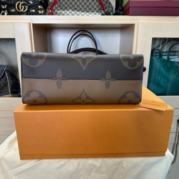 Louis Vuitton Monogram OnThe Go MM - Picture 6 of 13